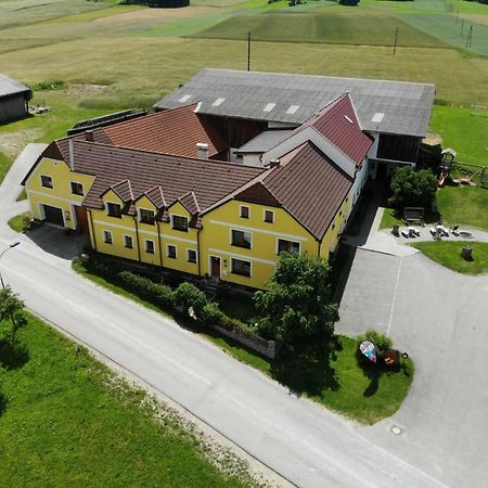 Kindererlebnis- Und Biobauernhof Hipp-Bruckner Wornharts Exterior photo